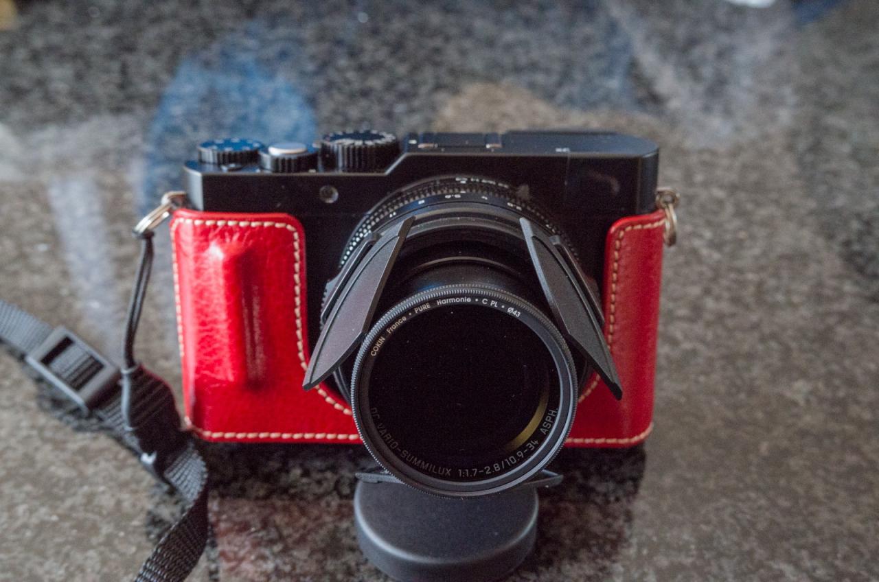 Leica D-LUX (Typ 109) Pro Digital Lens Hood + Lens Cap Cover